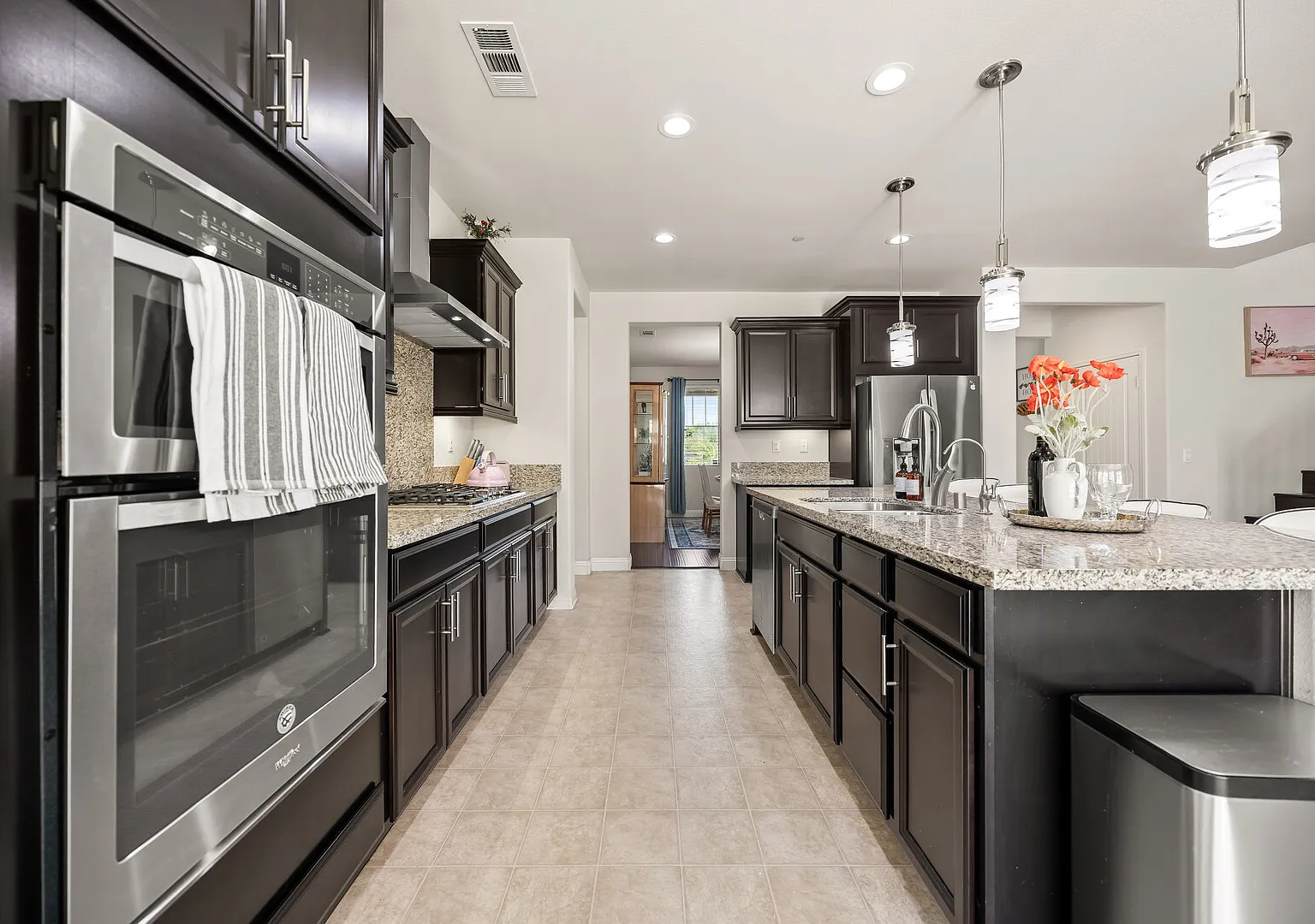 Spacious 5Be 4Ba Home in Jurupa Valley — Photo 4