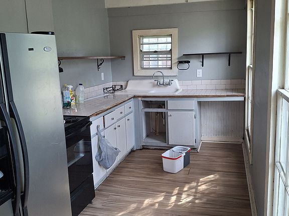 3rd image of 509 Marine St #A