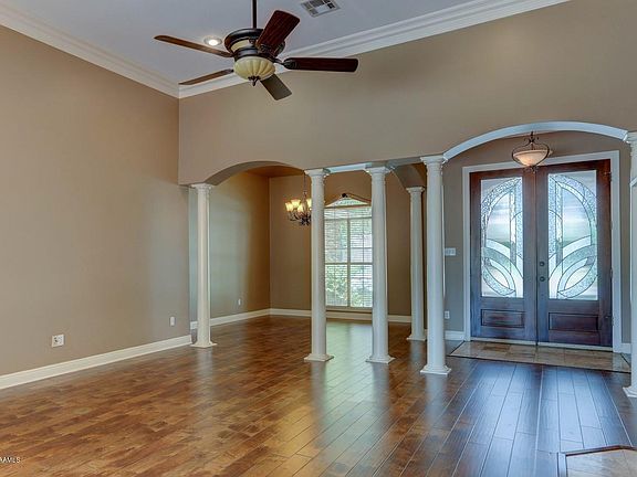 3rd image of 104 Twisted Oak Dr