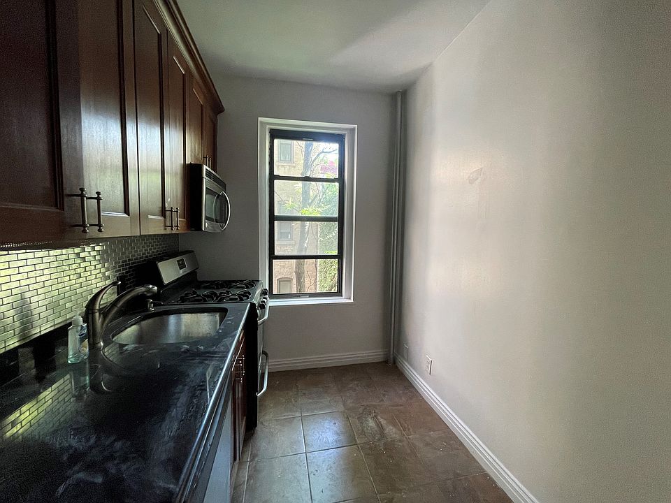1st image of 414 W 44th St APT 4f