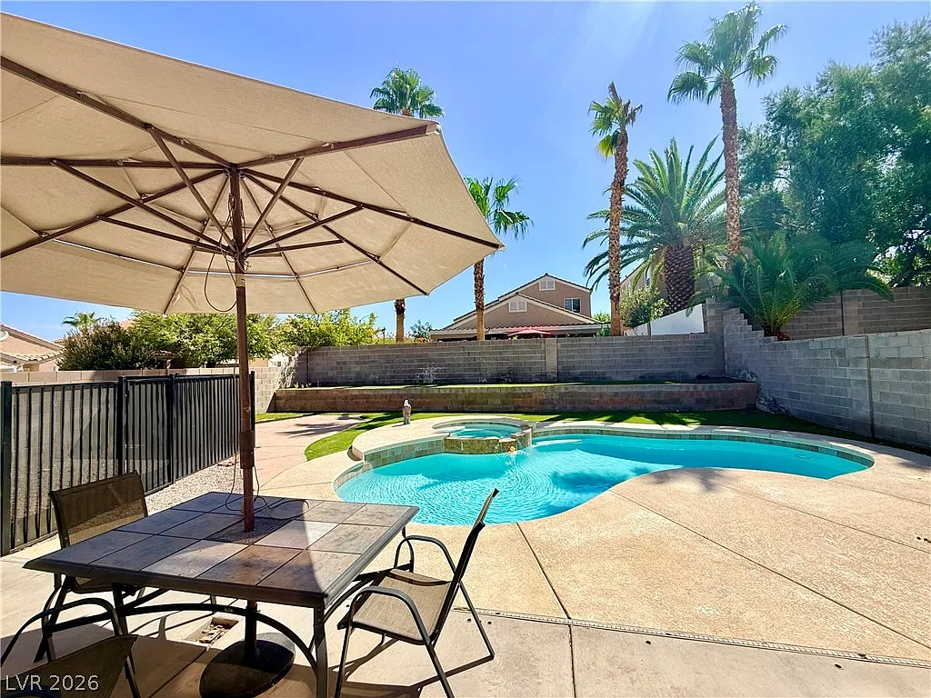 4 bed, 2.5 bath, 2045 sqft, $3,500 — Photo 3