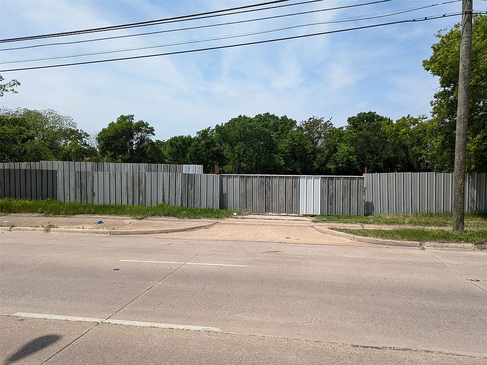 2nd image of 2437 Cedar Crest Blvd