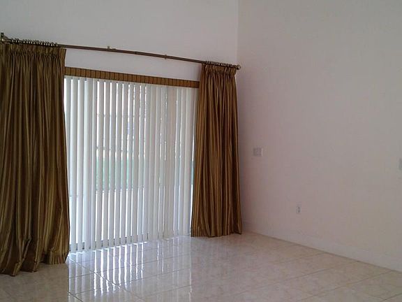 2nd image of 22 Westcliffe Ln