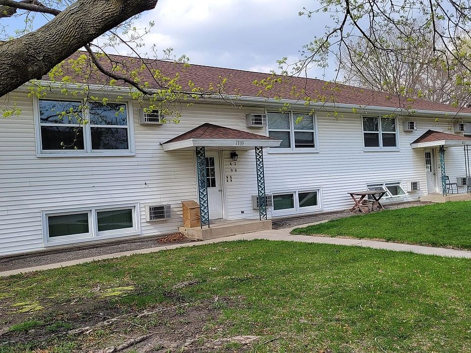 1533 10th St. SE
(#9-lower level 1-bedroom)