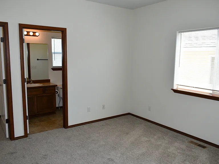 9104 N Elm St — Photo 9