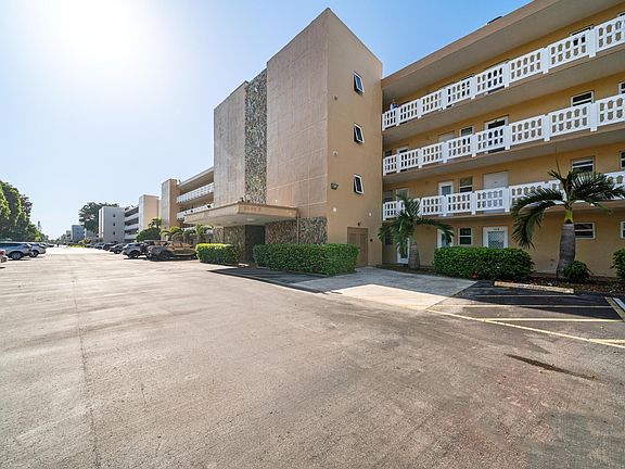 2nd image of 202 SE 10th Street #103