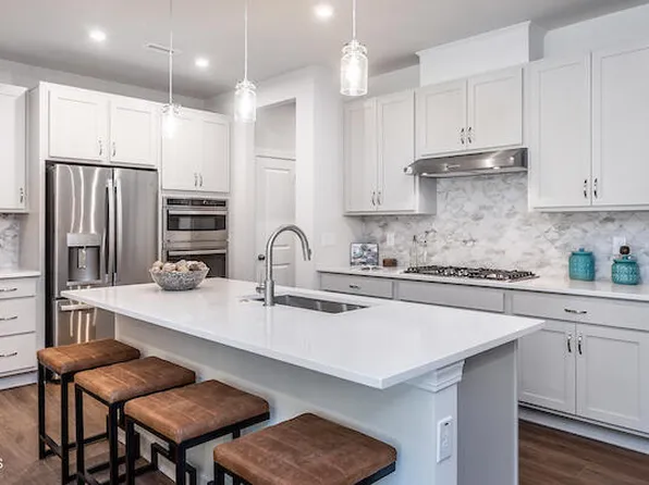 212 Oak Summit Pl, Chapel Hill, NC 27516