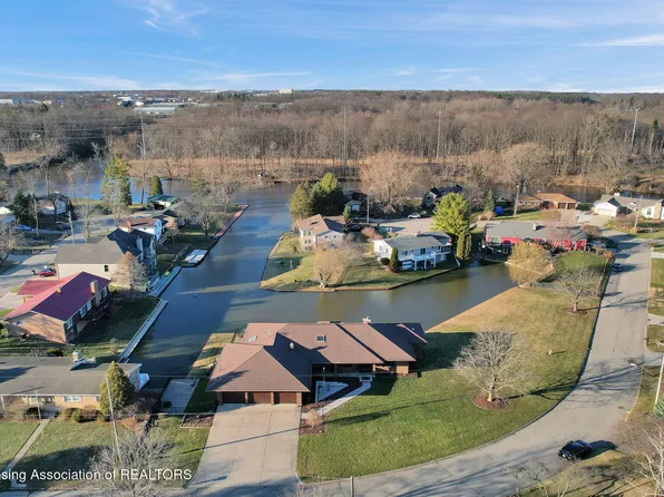 10289 Lafayette Ln, Dimondale, MI 48821