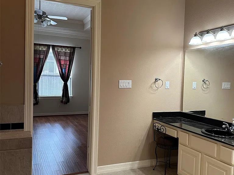 2910 Royal Oaks Grv — Photo 21