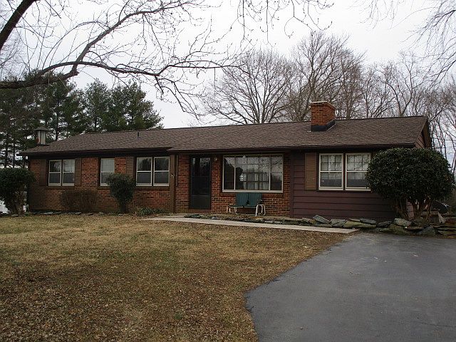 1st image of 215 Jeanette Dr