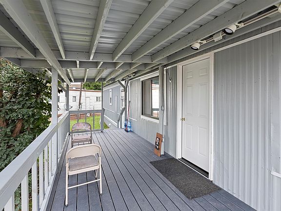 2nd image of 1120 Shakespeare St