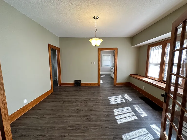 1318 S Hydraulic Ave — Photo 6