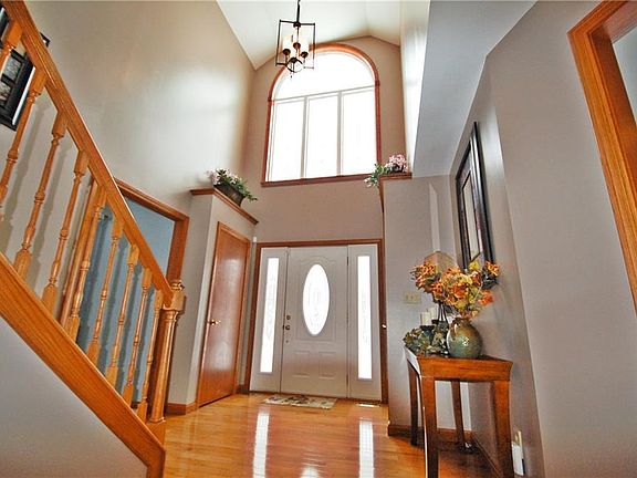 3rd image of 3034 Pleasant Valley Dr