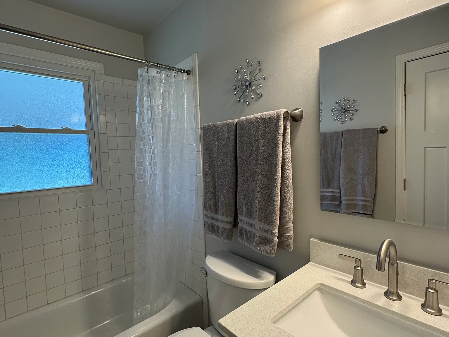2 bed, 858 sqft, $2,400 — Photo 4