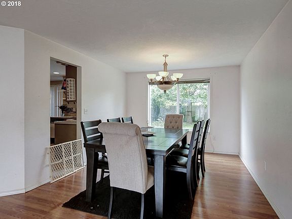 4th image of 712 SE 127th Ct