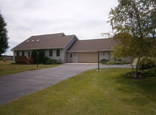 5349 Leonard Point Rd, Omro, WI 54963