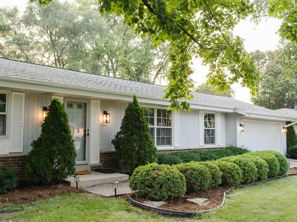 2465 Castle COURT, Brookfield, WI 53045