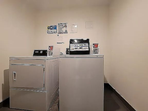 5th image of 1520 Putnam Ave #1F