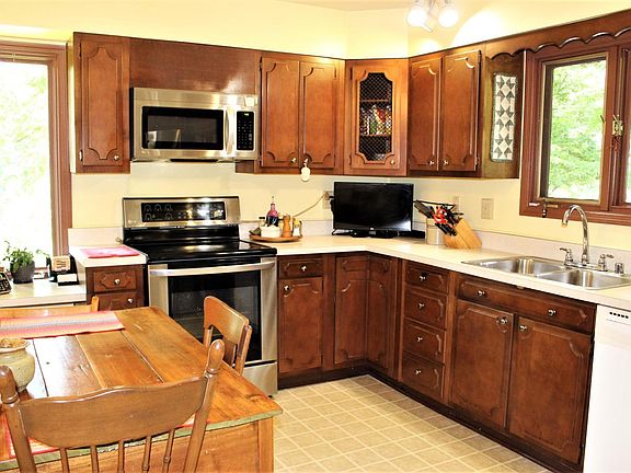 5th image of 6105 Crittenden Dr