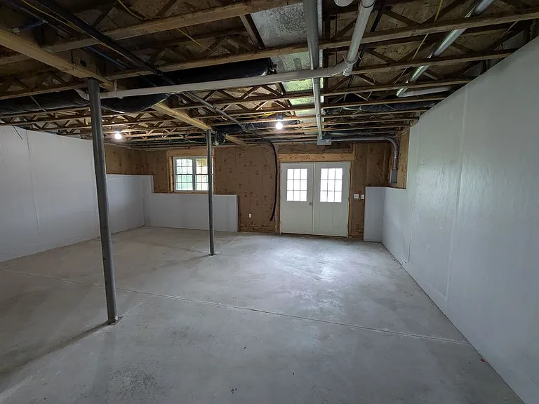 75 Ivan Dr #8 — Photo 17