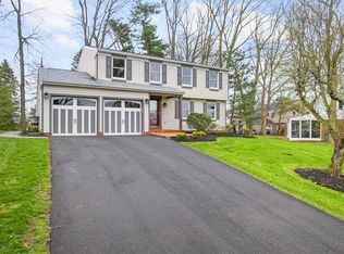 210 Essex Knoll Dr, Coraopolis, PA