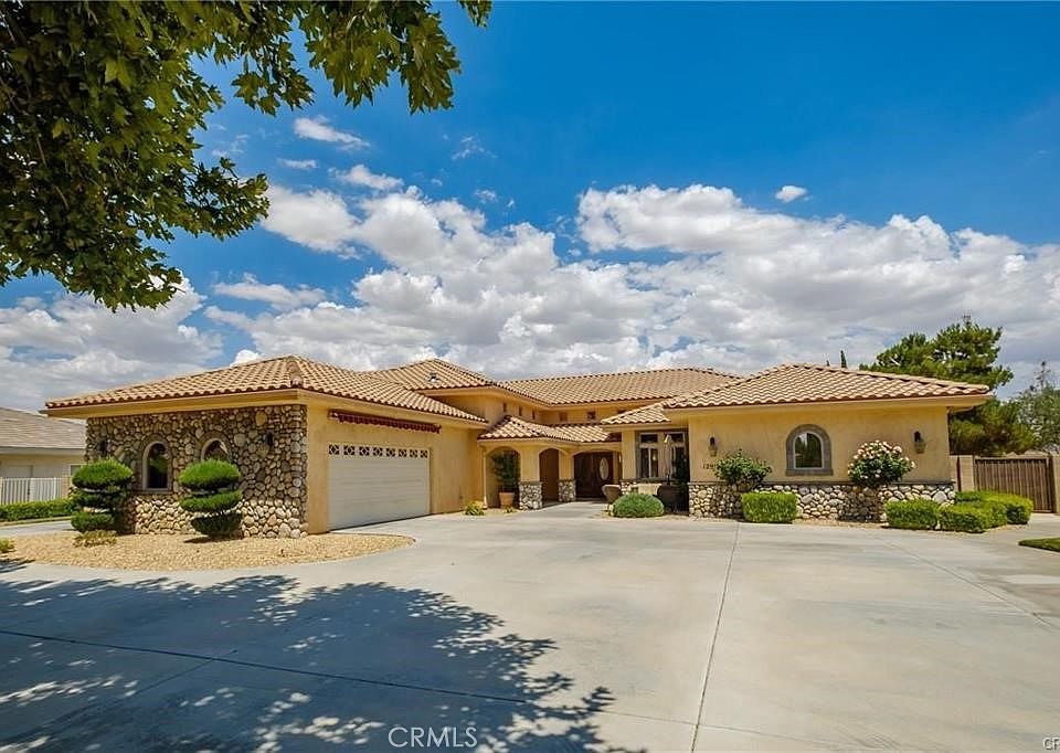 1st image of 12915 Amador Cir