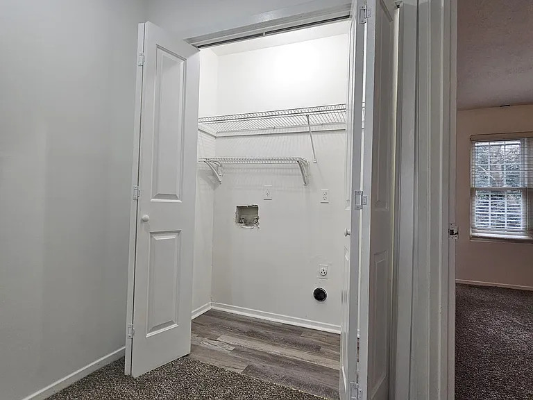 2401 Queen Anne Ct — Photo 18