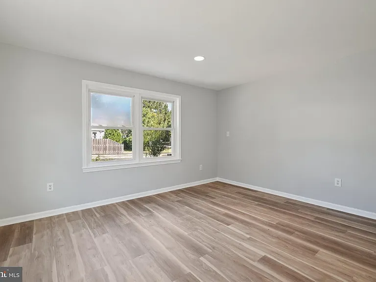 2500 S Eads St — Photo 22