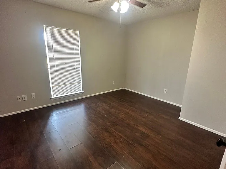 718 Pyramid Dr — Photo 6