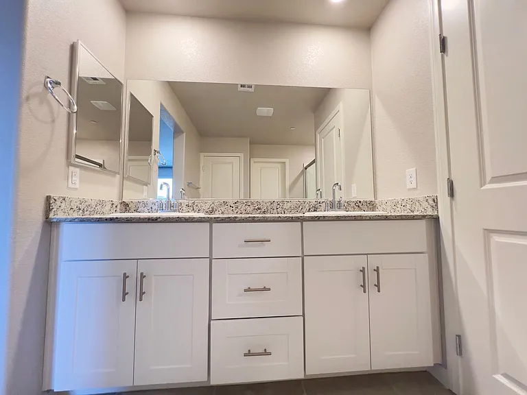 10946 Cambridge Lakes Ave — Photo 12