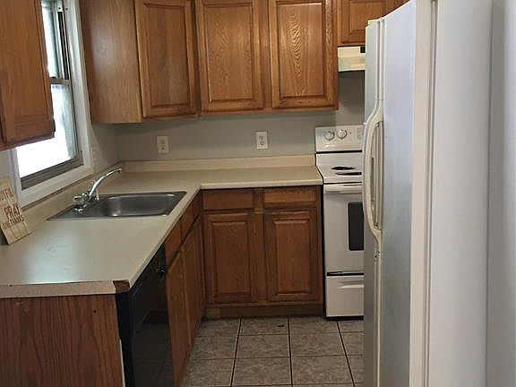 2nd image of 2103 Montalba Ave