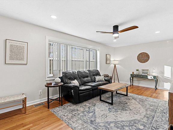 5th image of 215 Waheela Dr