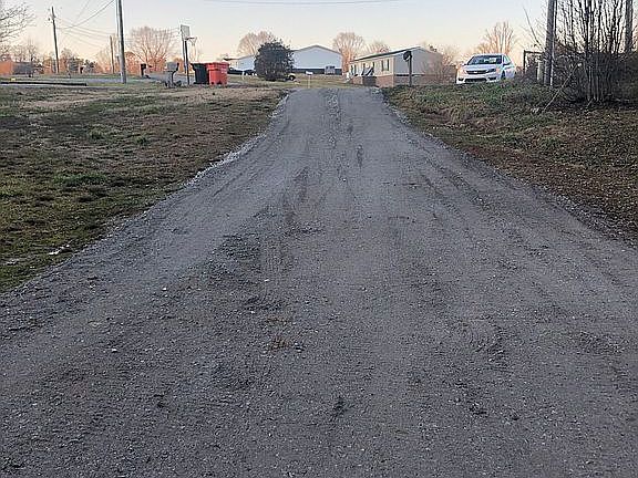 5th image of 148 Village Ln