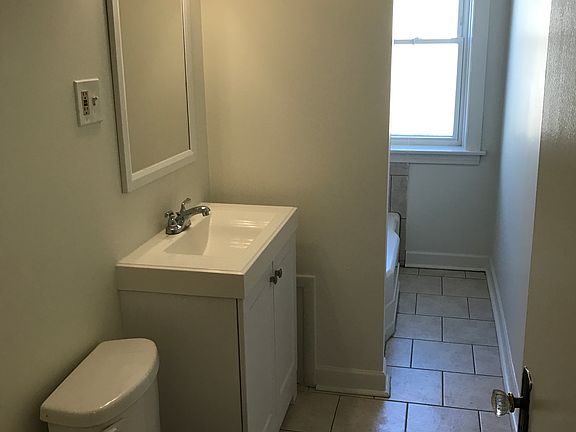 5th image of 1847 Cuyler Ave APT 1