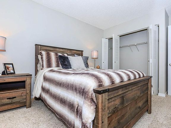 5th image of 310 Glades Cir