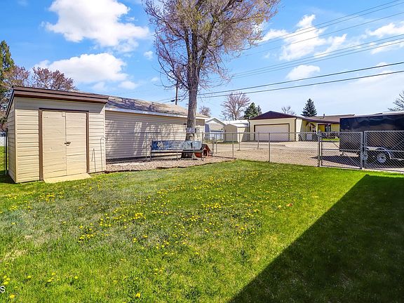 5th image of 906 16th Ave W