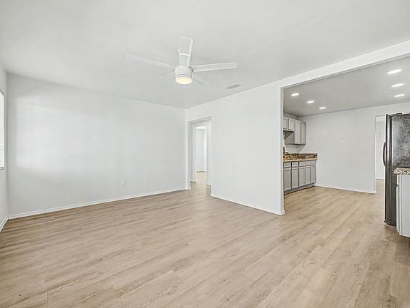5th image of 2045 E Orange St