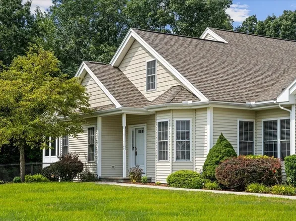 40 Blossom Tree Dr Unit 40, Shrewsbury, MA 01545