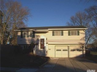 81 Ithaca St, Bay Shore, NY 11706