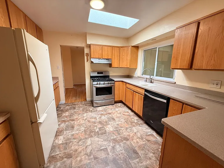 1818 Washington St NE — Photo 13