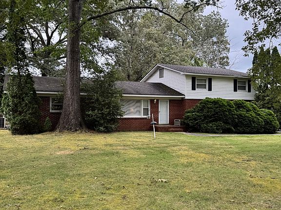 2nd image of 815 Westwood Dr