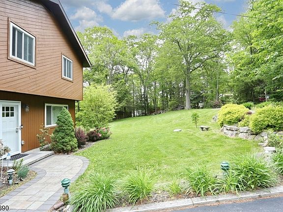 3rd image of 64 Larchmont Dr