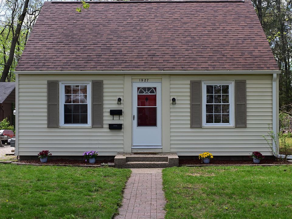 1st image of 1527 Stamford Ave