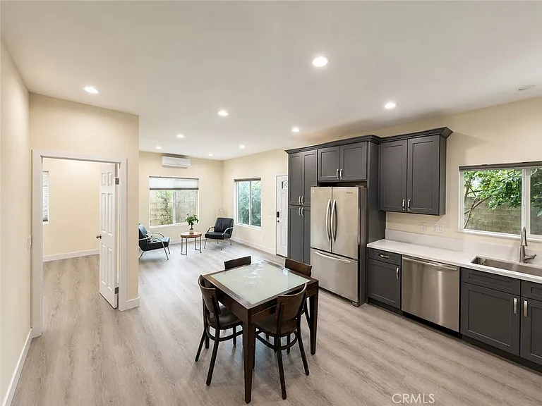 4902 Temple City Blvd — Photo 2