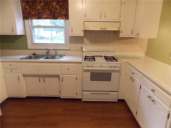 4th image of 1564 McCollough Dr
