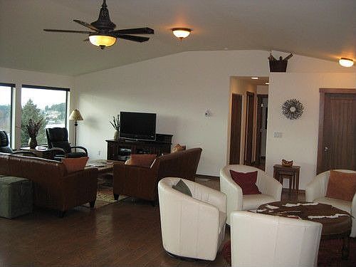 3rd image of 100 Cedar Dr