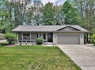 400 Old Trail Dr, Houghton Lake, MI 48629