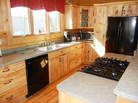 5th image of 473 Hillcrest Dr