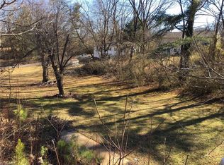 130 W Robin St, Elkin, NC 28621