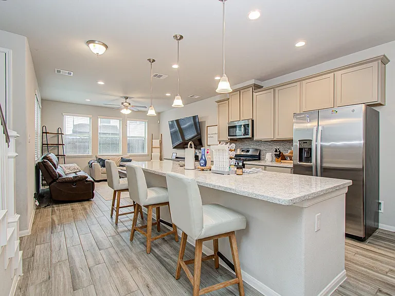 5543 Evanston Ln — Photo 4